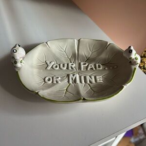 Kitschy Frog Lilypad Trinket Soap Dish Vintage Enesco 1977
